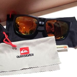 Quiksilver 2 pairs